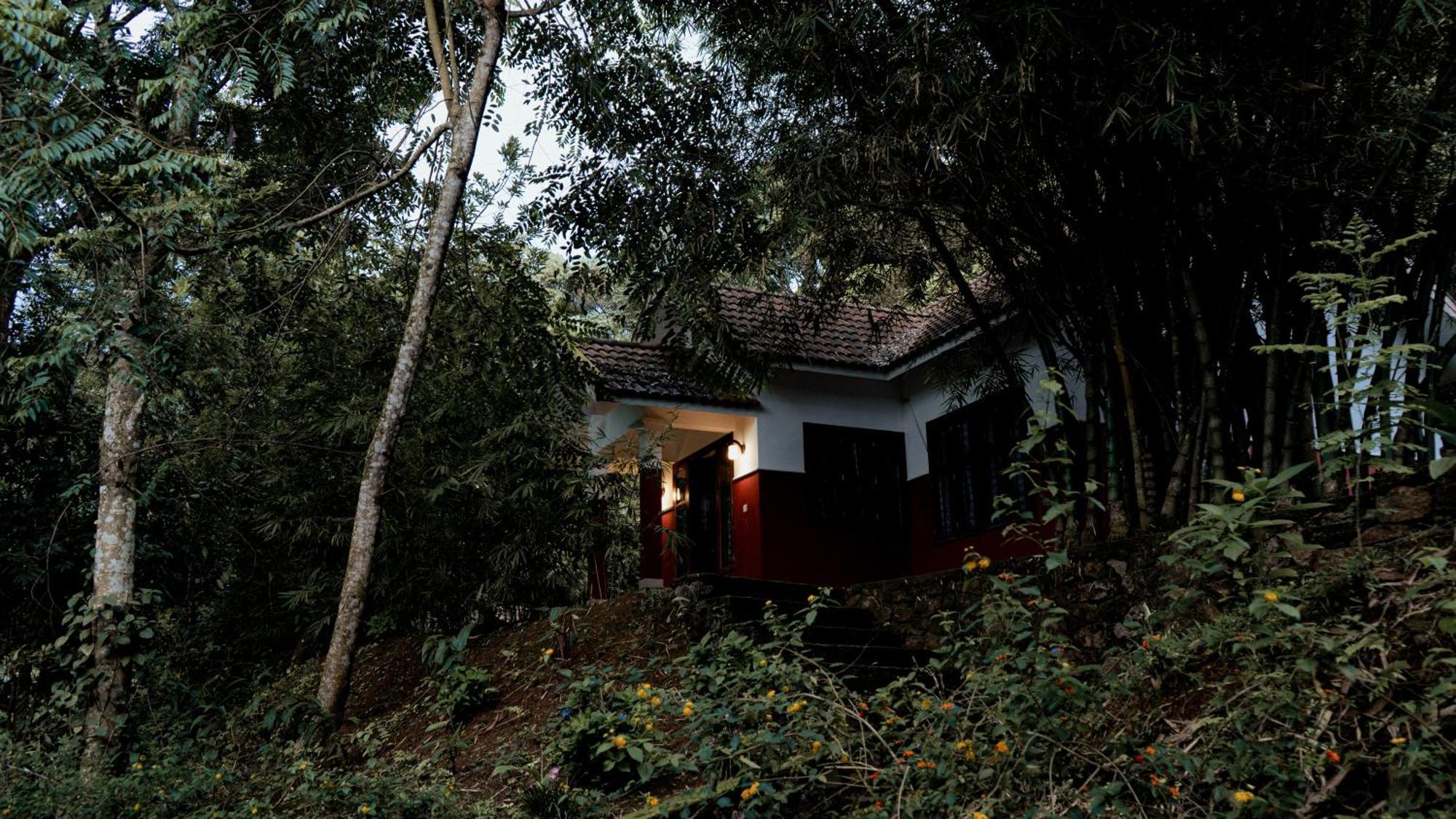 Vythiri Holiday Resort, Wayanad Exterior foto